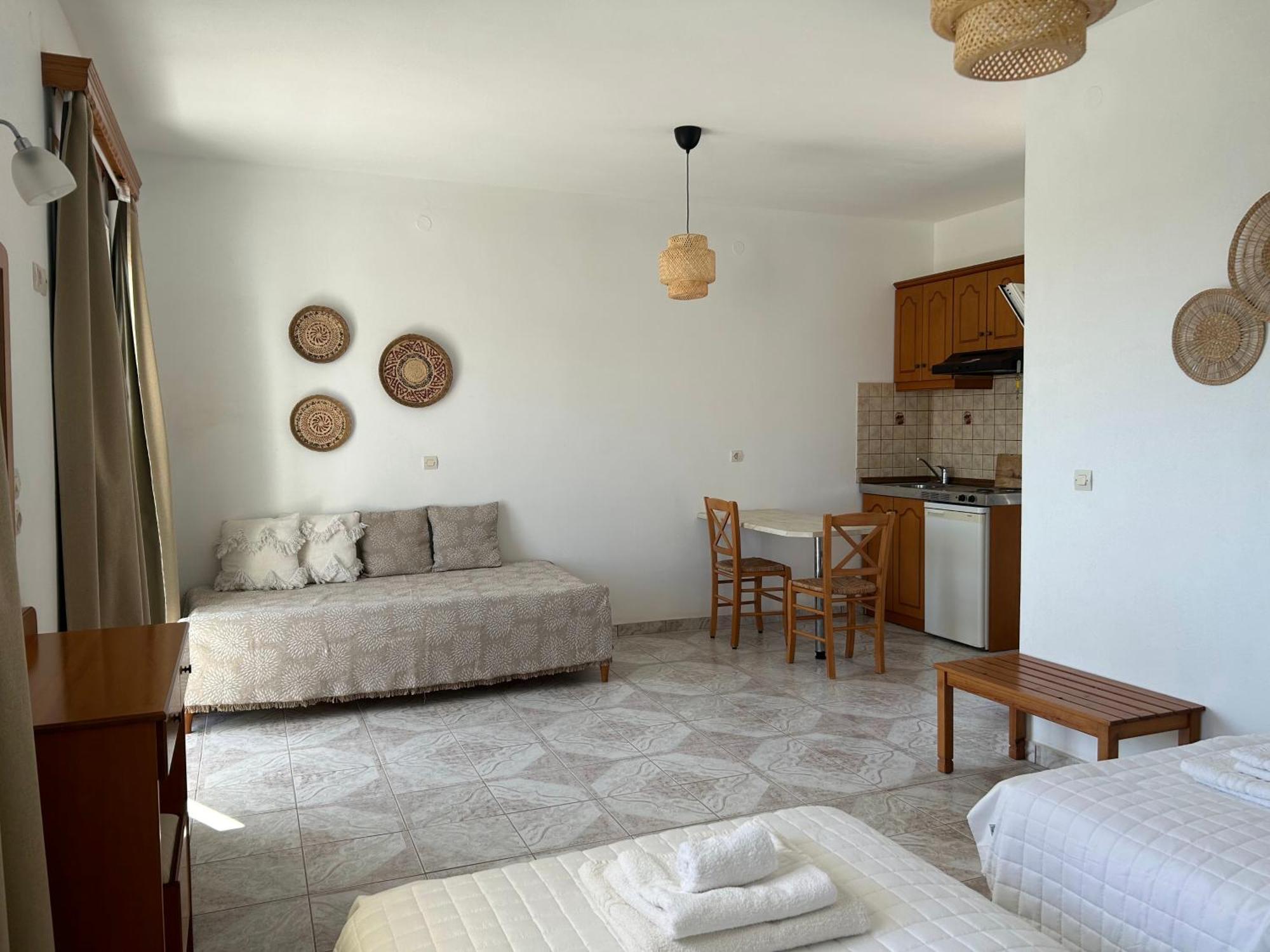 Studios Fokia Beach อาโมปี ภายนอก รูปภาพ
